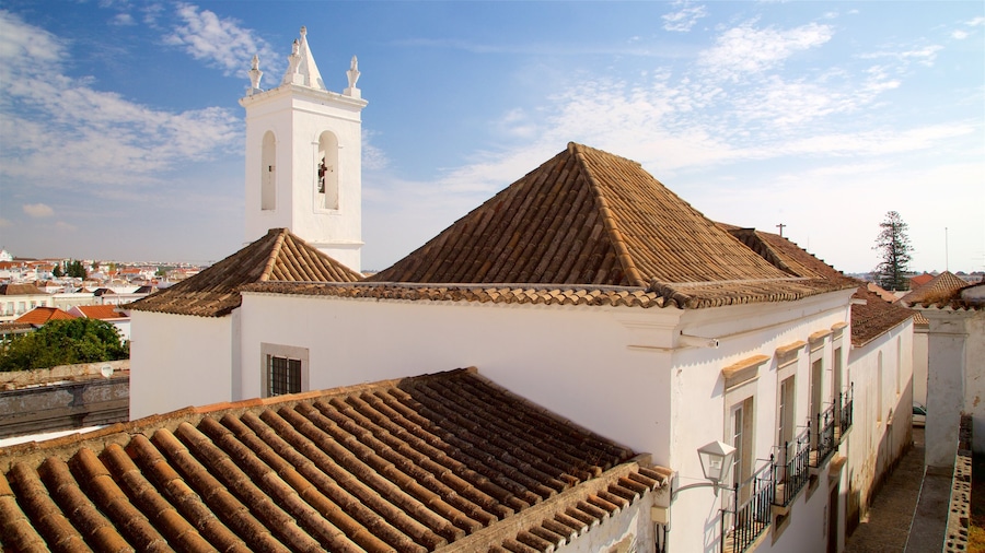 Misericordia Church which includes a city