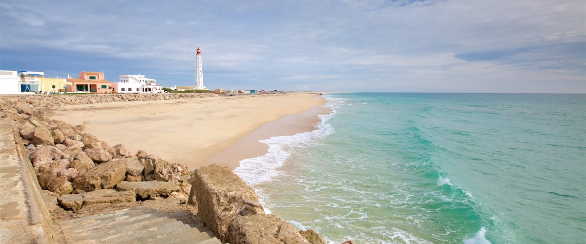 Playa de la Isla de Faro que incluye vistas generales de la costa y una playa
