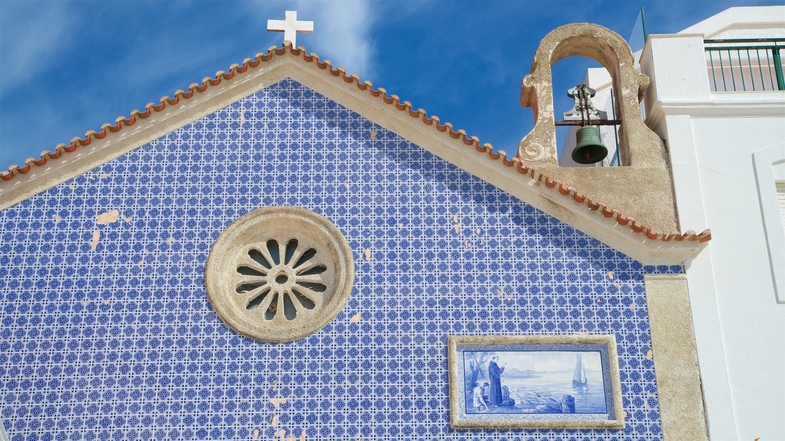 Nazare which includes a church or cathedral
