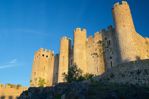 Obidos Castle mettant en vedette patrimoine architectural et château ou palais