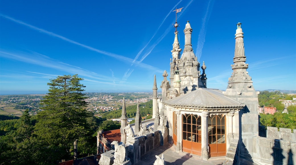 Quinta da Regaleira som visar stillsam natur och historiska element