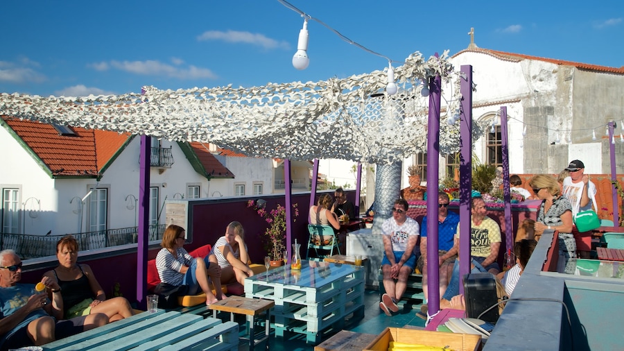 Cascais sowie kleine Menschengruppe