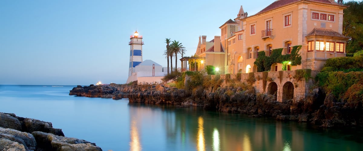 Santa Marta Lighthouse Museum showing a lighthouse and general coastal views