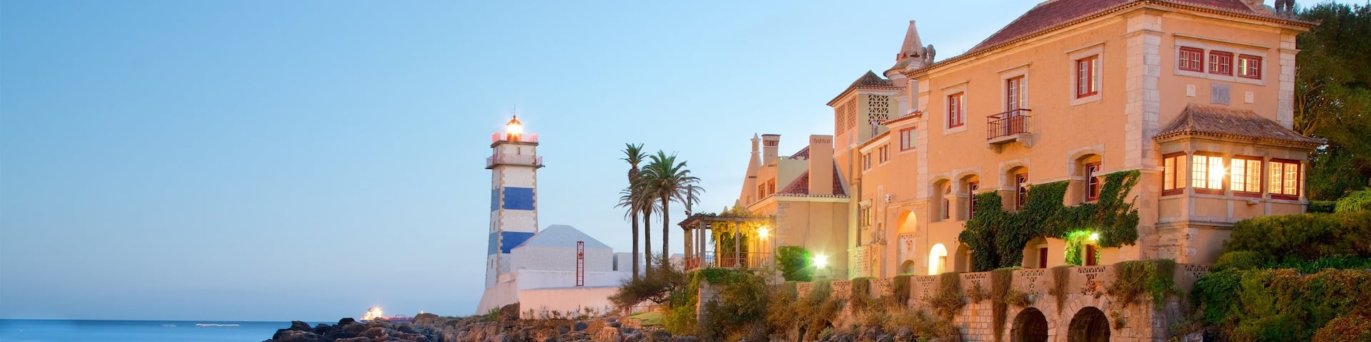 Santa Marta Lighthouse Museum das einen allgemeine Küstenansicht und Leuchtturm