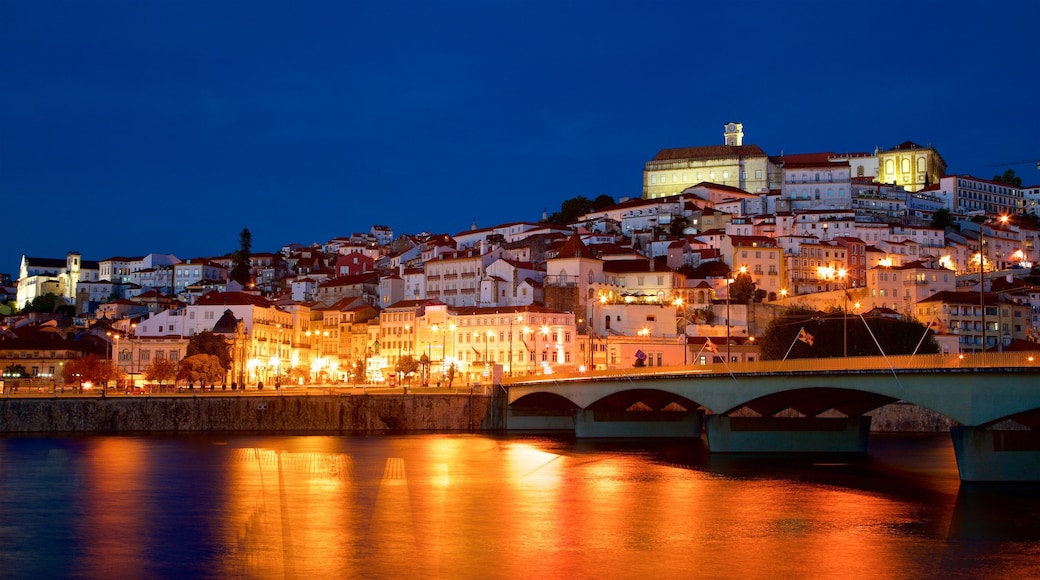 Coimbra montrant rivière ou ruisseau, ville et pont