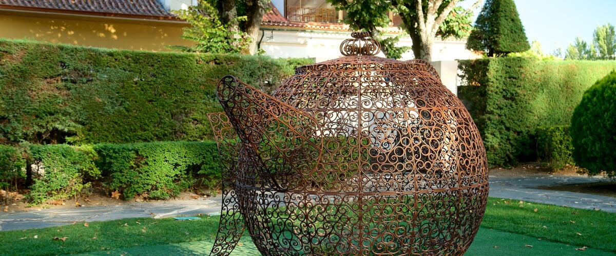 Portugal dos Pequenitos showing a garden and outdoor art