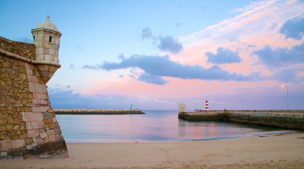 Lagos qui includes coucher de soleil, plage de sable et vues littorales
