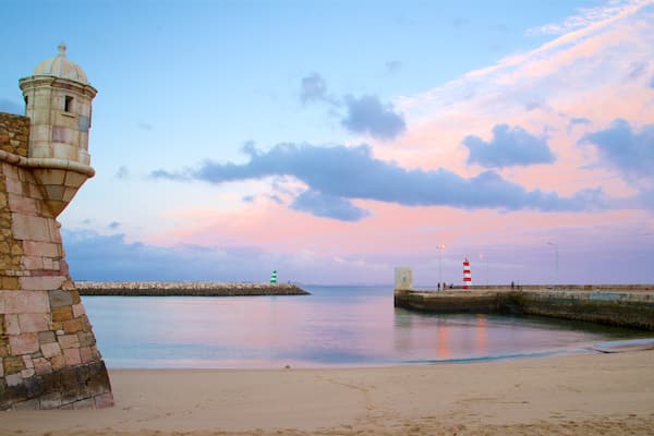 Lagos qui includes coucher de soleil, plage de sable et vues littorales