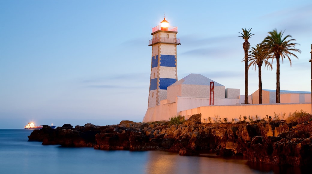 Santa Marta Lighthouse Museum 设有 夕陽, 燈塔 和 多岩石的海岸線