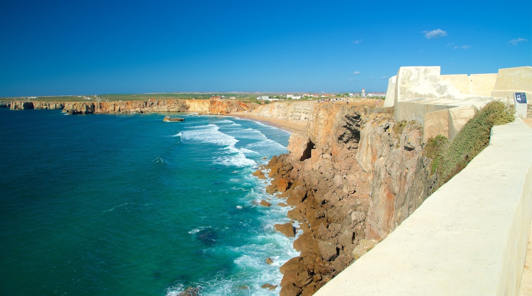 Pháo đài Sagres có tính năng quang cảnh, bãi biển cát và cảnh bờ biển