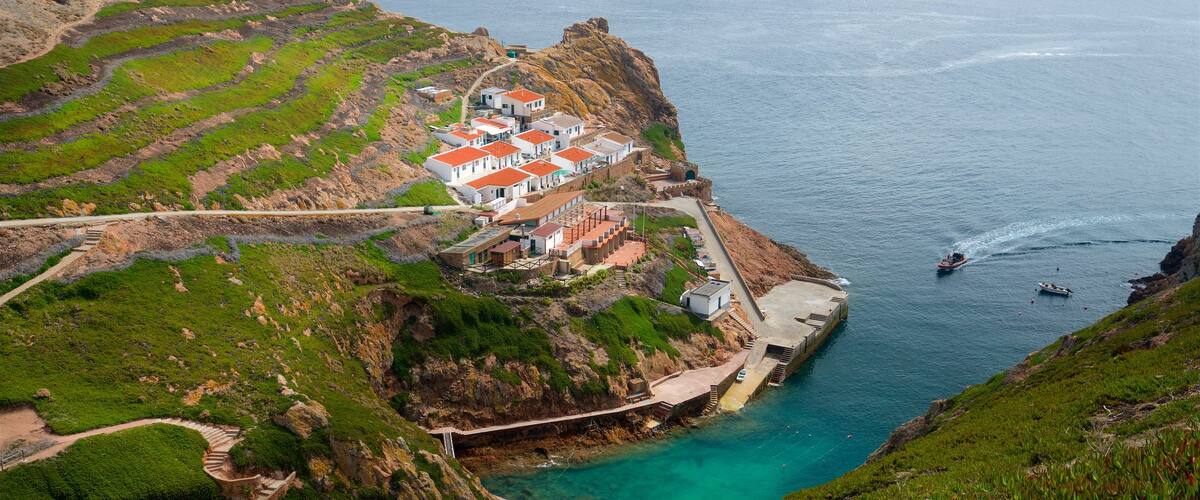Berlenga Island which includes tranquil scenes, general coastal views and rocky coastline