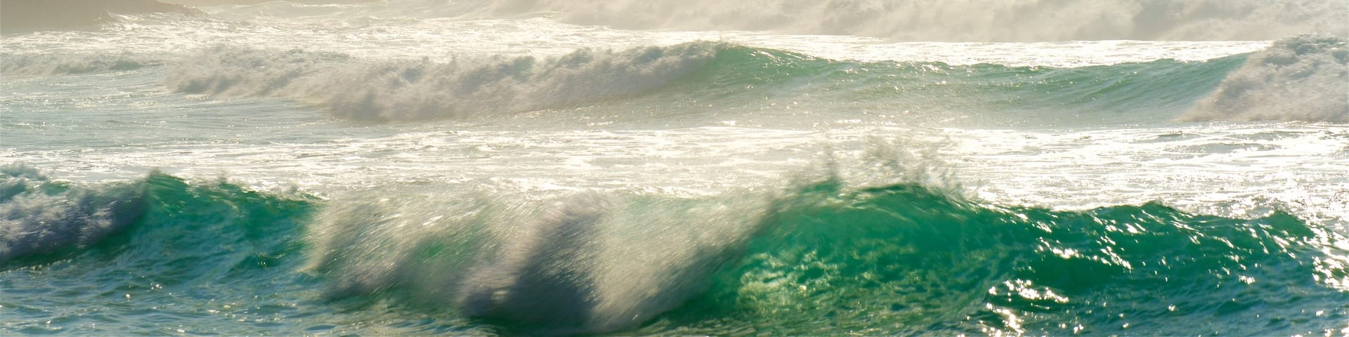 Adraga Beach qui includes surf, vues littorales et cÎte escarpée