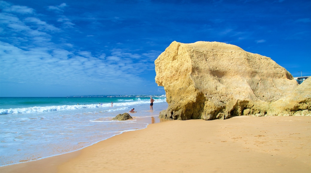 Playa de Gale que incluye costa rocosa, una playa de arena y vistas generales de la costa