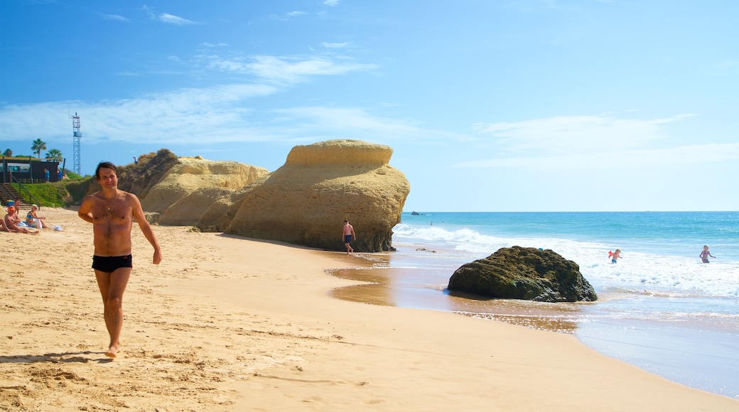 Praia da Galé que inclui litoral acidentado, uma praia de areia e paisagens litorâneas