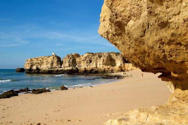 Sao Rafael Beach mettant en vedette vues littorales, cÎte escarpée et plage de sable