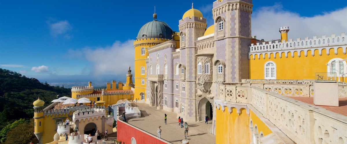 Pena Palace showing heritage elements and a castle