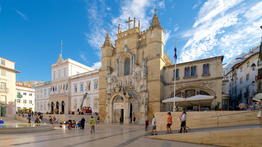 Santa Cruz Church featuring a church or cathedral, a square or plaza and heritage architecture