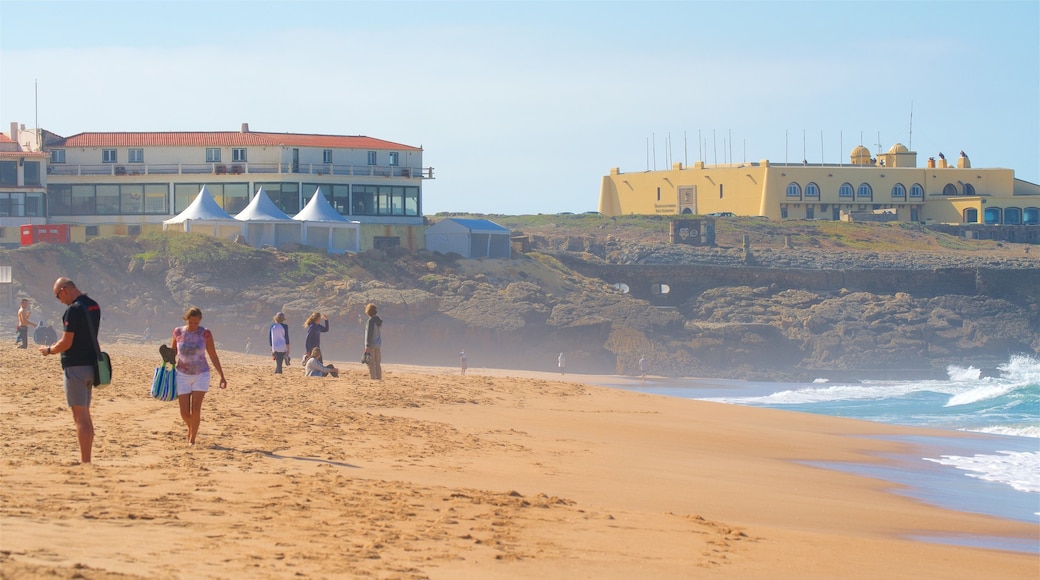 Praia do Guincho mostrando paisagens litorâneas, uma praia e uma cidade litorânea