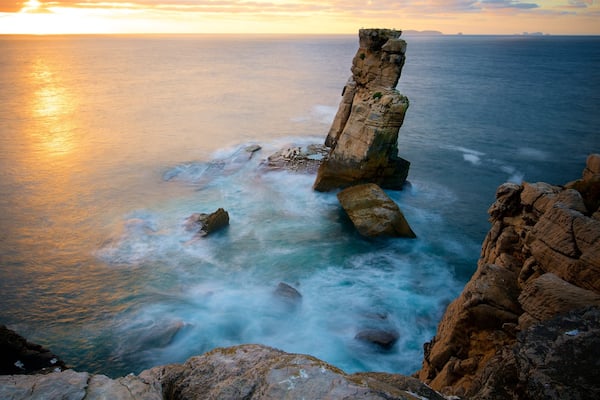 Cabo Carvoeiro das einen allgemeine Küstenansicht, Sonnenuntergang und Felsküste