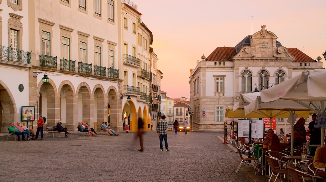 Praça do Giraldo ofreciendo una puesta de sol