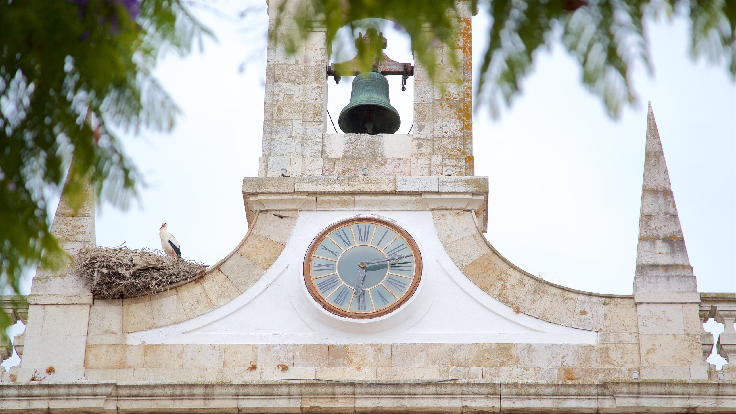 Faro Old Town which includes heritage elements