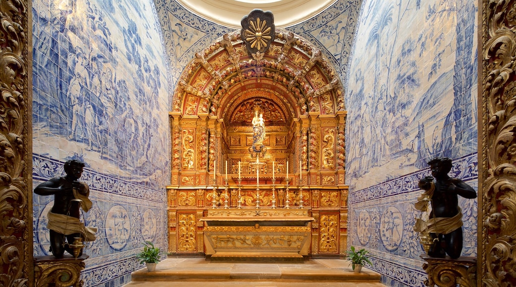 Catedral  de Faro ofreciendo aspectos religiosos, vista interna y elementos patrimoniales