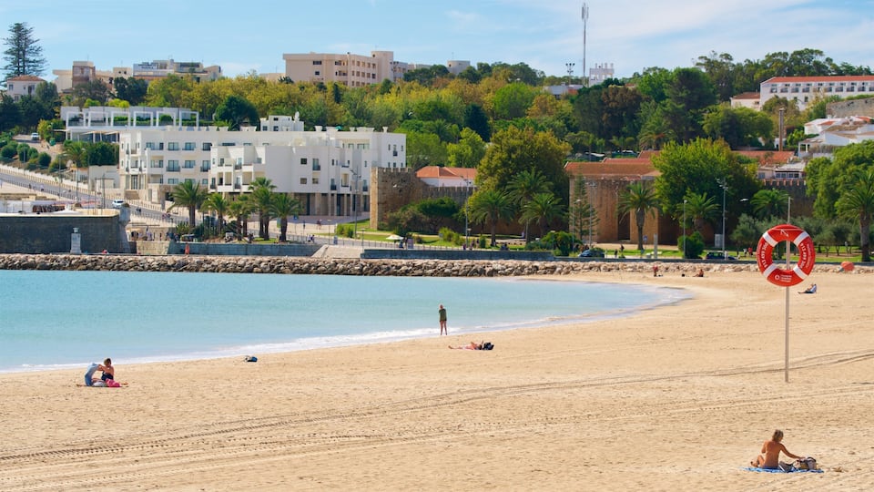 Playa de Meia ofreciendo una playa, vistas de una costa y una localidad costera