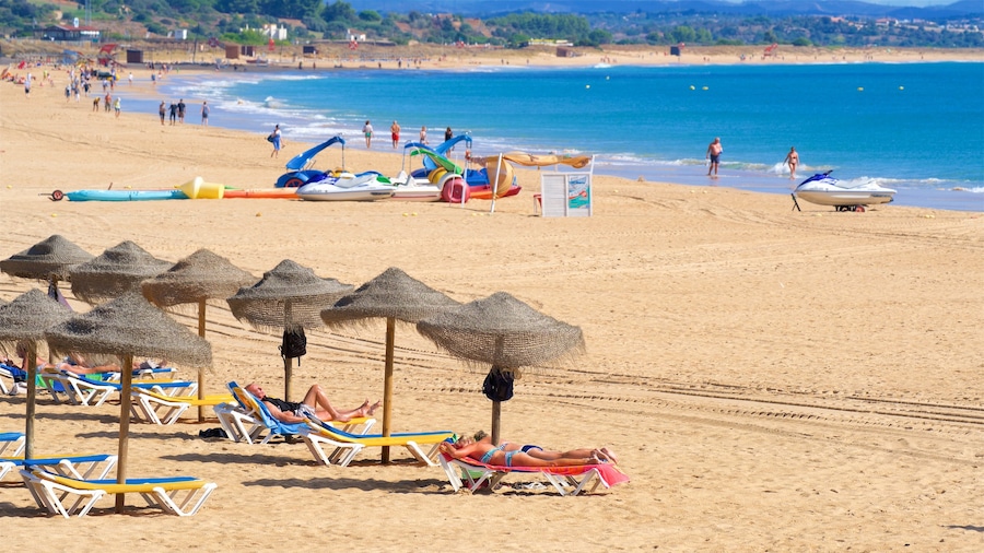 Playa de Meia ofreciendo vistas generales de la costa y una playa de arena