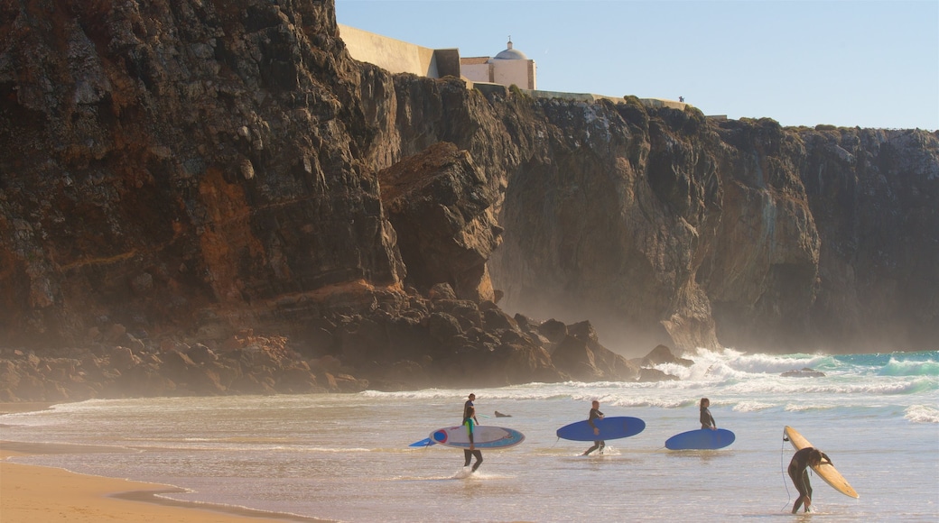 Playa de Tonel mostrando vistas de una costa, surf y una playa de arena