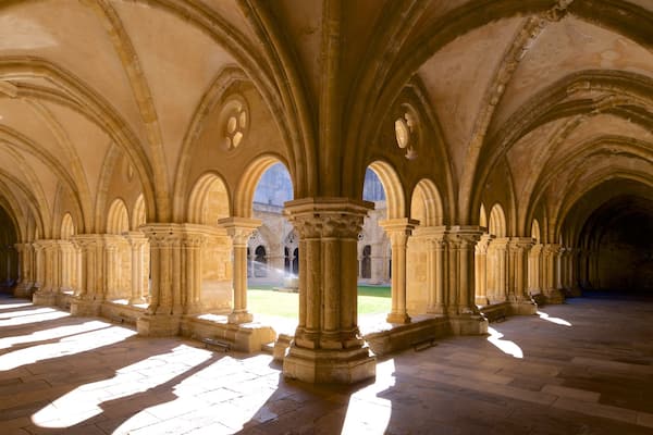Velha Cathedral featuring interior views and heritage elements
