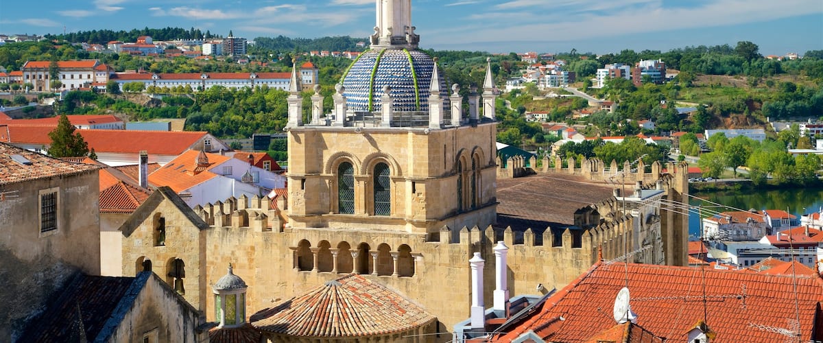Velha Cathedral showing a city, heritage elements and landscape views