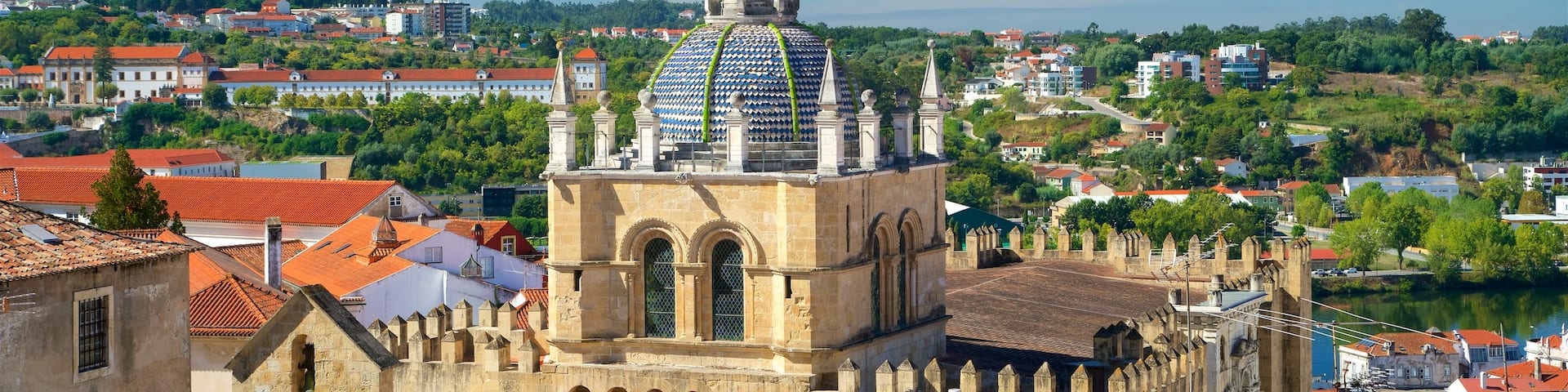 Velha Cathedral showing a city, heritage elements and landscape views
