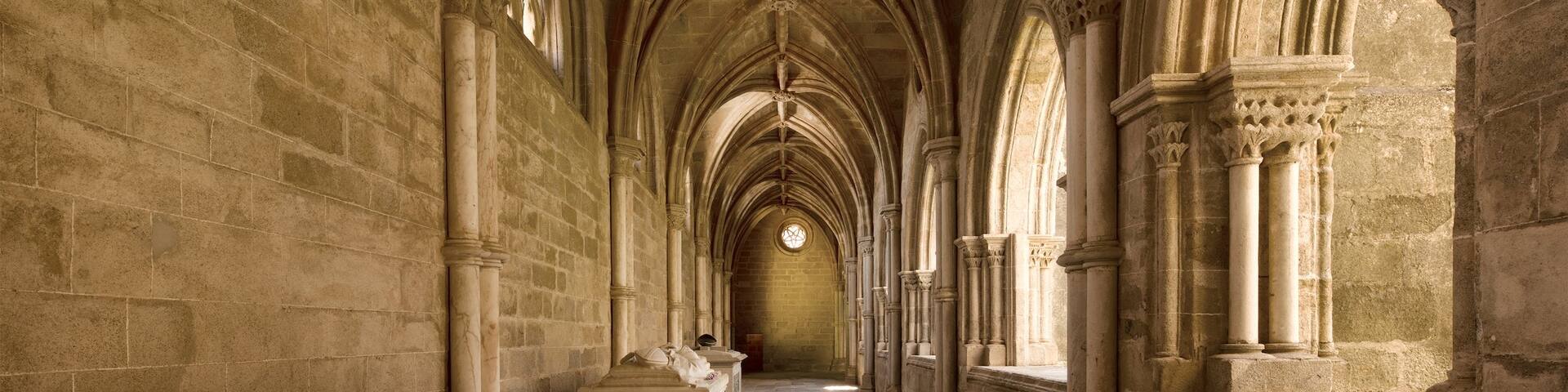 Evora Cathedral which includes interior views and heritage elements