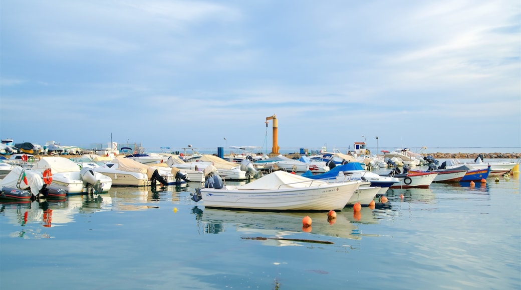 Olhao Harbour toont een baai of haven