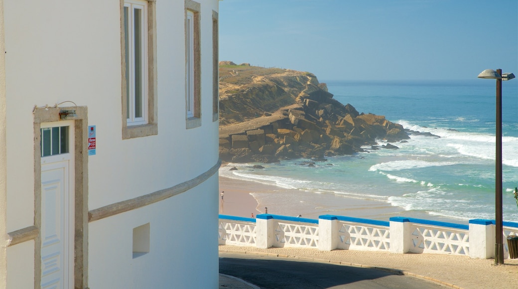 Macas Beach montrant vues littorales, plage et côte escarpée