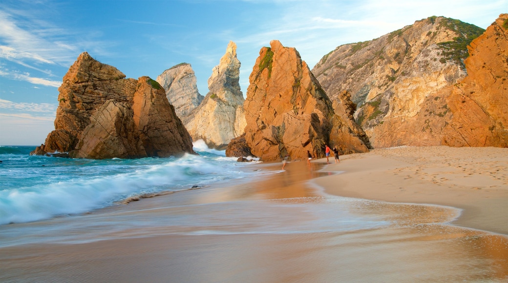 Ursa Beach ofreciendo litoral rocoso, un atardecer y vistas de una costa