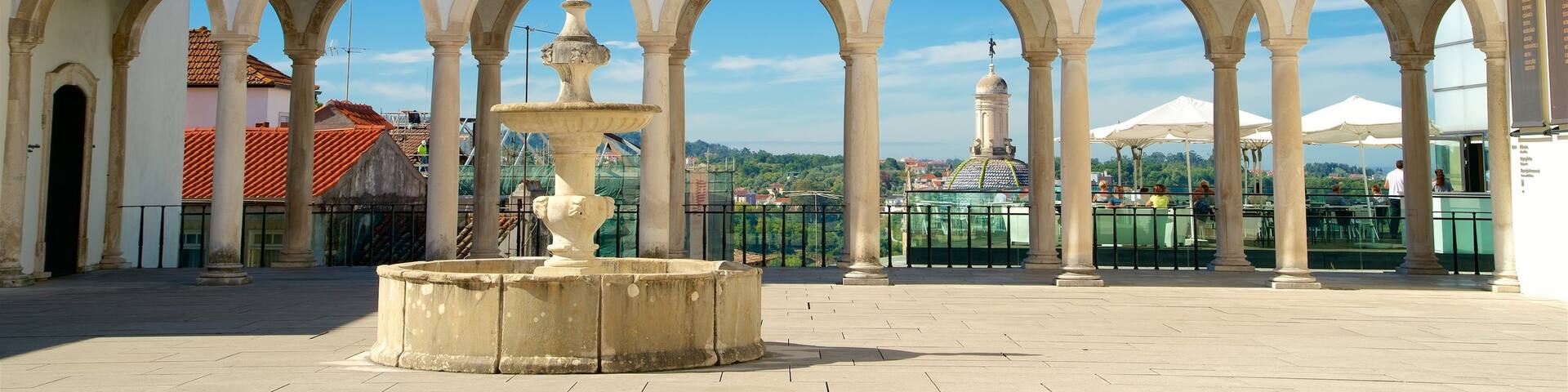 Coimbra featuring a fountain and heritage elements