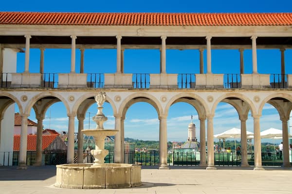 Coimbra qui includes fontaine et patrimoine historique