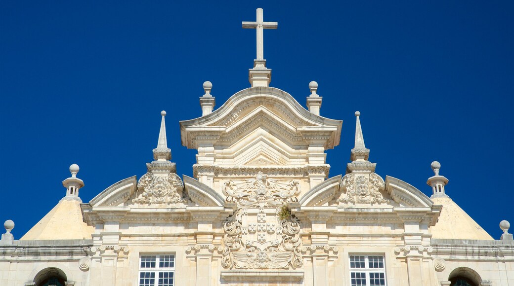 Coimbra mostrando una iglesia o catedral y elementos del patrimonio