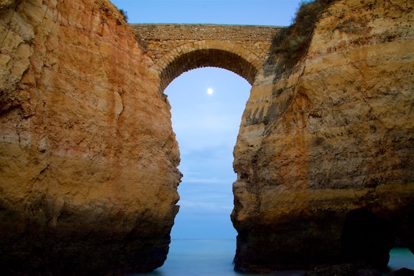 Lagos montrant vues littorales, côte rocheuse et pont