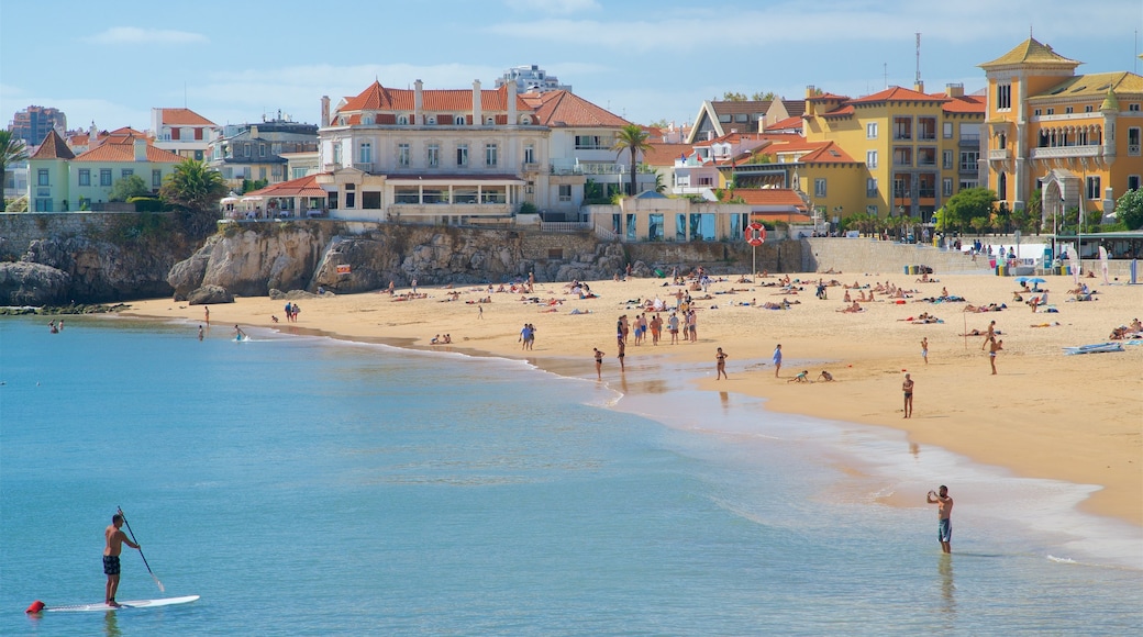 Cascais som inkluderar en strand, kustutsikter och en kuststad