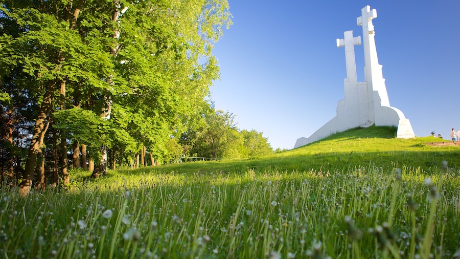 Tre Croci che include parco, monumento e religiosità