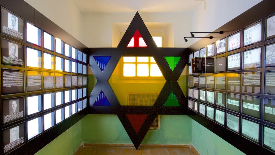 Museo de las Víctimas del Genocidio mostrando vistas de interior