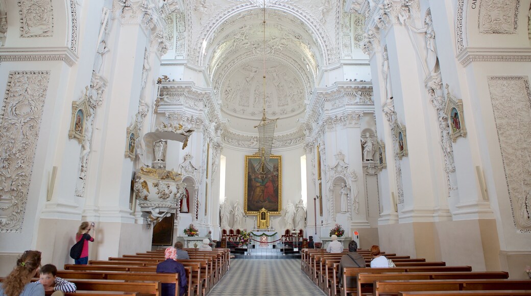 Igreja de São Pedro e São Paulo caracterizando uma igreja ou catedral, vistas internas e elementos de patrimônio