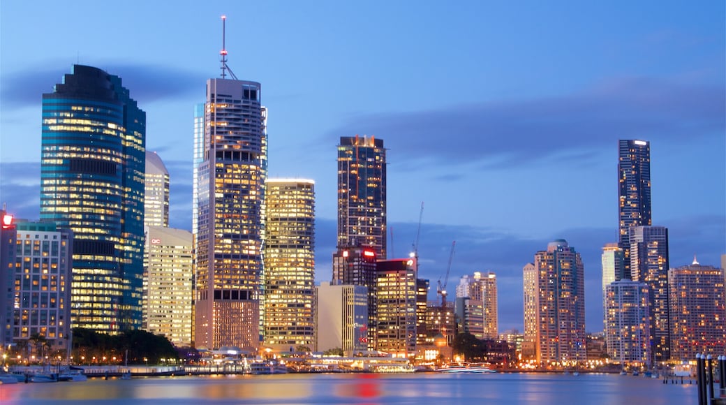 Kangaroo Point which includes night scenes, a bay or harbour and a city