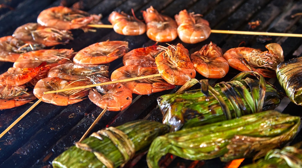 Ratua Island showing food