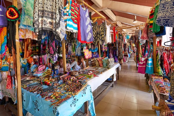 Port Vila Market 表示 屋内の眺め と マーケット