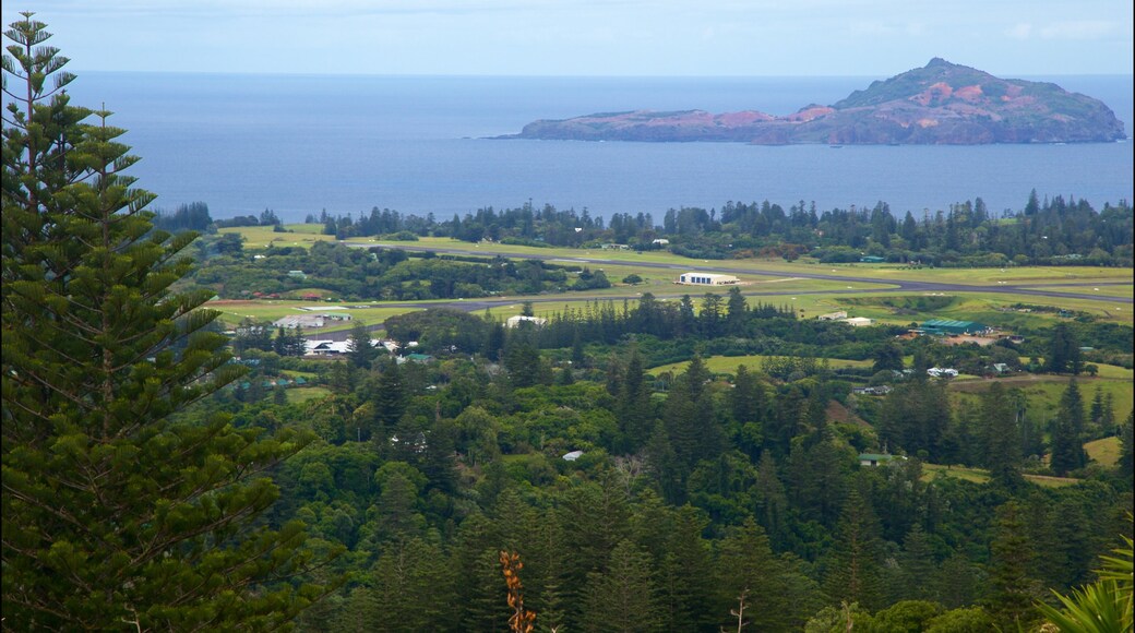 Mount Pitt che include paesaggi rilassanti, immagini di isole e vista della costa