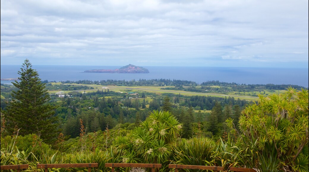 Mount Pitt showing tranquil scenes, island views and general coastal views