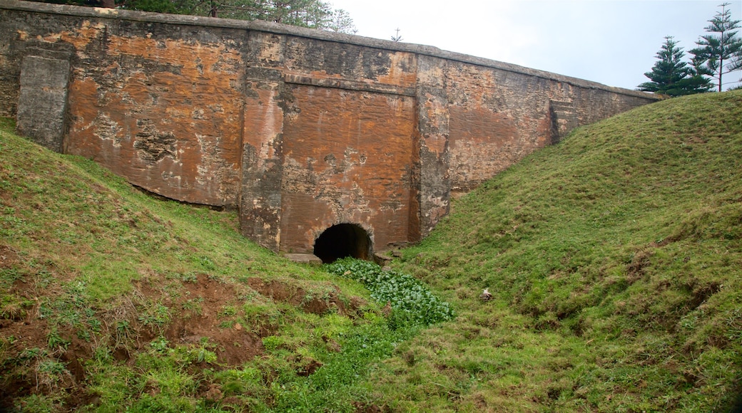 Bloody Bridge which includes heritage elements and tranquil scenes